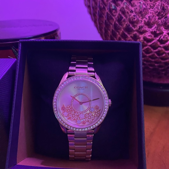 🌸COACH Rose Gold Watch🌸 - Picture 3 of 5